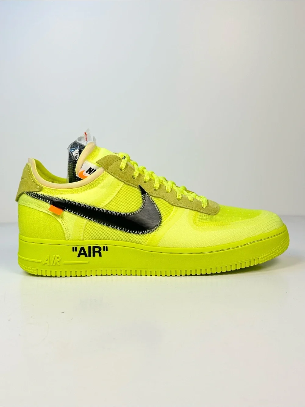 Nike Air Force 1 Men’s Low Off-White Volt Sz 13 NEW IN BOX Style AO4606 700